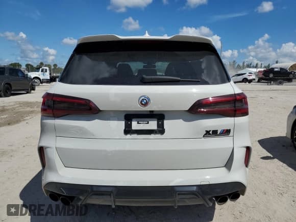 ✅ 2022 BMW X5 M • VIN: 5YMJU0C04N9M04465 • Lot: 73063984. Wystawiony na Copart z przebiegiem 35 488 mil. Bezpłatny archiwum sprzedaży aukcyjnych z USA i szczegółowy raport historii pojazdu na DreamBid. Zdjęcie 6.