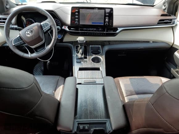 ✅ 2024 Toyota Sienna Platinum • VIN: 5TDESKFCXRS118578 • Lot: 67890735. Listed on Copart with 33,127 mi. Free auction sales archive from the USA and detailed vehicle history report at DreamBid. Image 8.