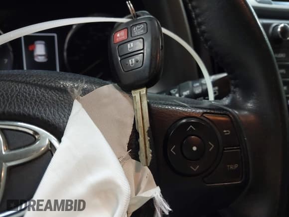 ✅ 2016 Toyota RAV4 XLE • VIN: 2T3RFREV7GW464455 • Lot: 43803958. Listed on IAAI with 85,964 mi. Free auction sales archive from the USA and detailed vehicle history report at DreamBid. Image 11.