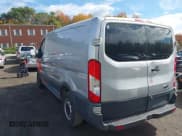 ✅ 2017 Ford Transit • VIN: 1FTYR1ZM0HKB52462 • Lot: 43436535. Wystawiony na IAAI z przebiegiem 124 695 mil. Bezpłatny archiwum sprzedaży aukcyjnych z USA i szczegółowy raport historii pojazdu na DreamBid. Zdjęcie 3.