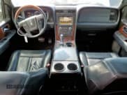 ✅ 2017 Lincoln Navigator Select • VIN: 5LMJJ2HT4HEL10123 • Lot: 83751815. Wystawiony na Copart z przebiegiem 109 592 mil. Bezpłatny archiwum sprzedaży aukcyjnych z USA i szczegółowy raport historii pojazdu na DreamBid. Zdjęcie 8.