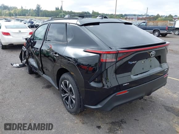 ✅ 2025 Toyota bZ4X XLE • VIN: JTMABACA3SA097006 • Лот: 43378640. Опубликован ранее на IAAI с пробегом 7 958 миль. Бесплатный доступ к архиву аукционных продаж из США и подробный отчёт об истории автомобиля на DreamBid. Изображение 3.