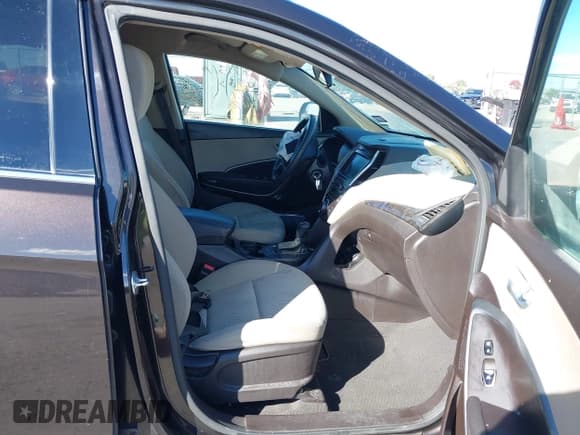 ✅ 2017 Hyundai Santa Fe SE • VIN: KM8SM4HF8HU246582 • Lot: 43473971. Listed on IAAI with 87,795 mi. Free auction sales archive from the USA and detailed vehicle history report at DreamBid. Image 5.