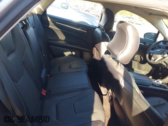 ✅ 2017 Ford Fusion Platinum • VIN: 3FA6P0D93HR225674 • Lot: 43621943. Wystawiony na IAAI z przebiegiem 104 493 mil. Bezpłatny archiwum sprzedaży aukcyjnych z USA i szczegółowy raport historii pojazdu na DreamBid. Zdjęcie 8.