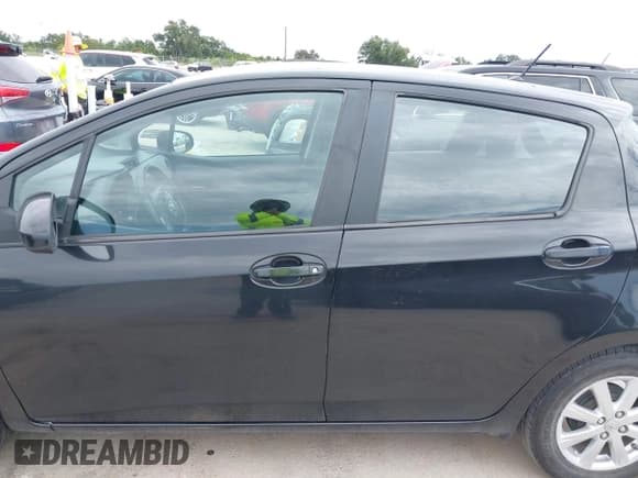 ✅ 2015 Toyota Yaris L • VIN: VNKKTUD37FA038282 • Lot: 42760204. Wystawiony na IAAI z przebiegiem 155 172 mil. Bezpłatny archiwum sprzedaży aukcyjnych z USA i szczegółowy raport historii pojazdu na DreamBid. Zdjęcie 14.