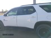 ✅ 2019 Chevrolet Traverse LT Cloth • VIN: 1GNERGKW1KJ137975 • Lot: 43710356. Wystawiony na IAAI z przebiegiem 168 596 mil. Bezpłatny archiwum sprzedaży aukcyjnych z USA i szczegółowy raport historii pojazdu na DreamBid. Zdjęcie 14.