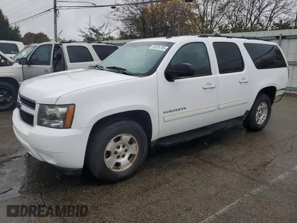 2011 Chevrolet Suburban LS с VIN 1GNSCHE05BR236883, выставлен на аукционе Copart как лот 85205785 с пробегом 262 984 миль миль и Списание • Salvage title. История ставок и продаж доступна на DreamBid. Изображение 1.