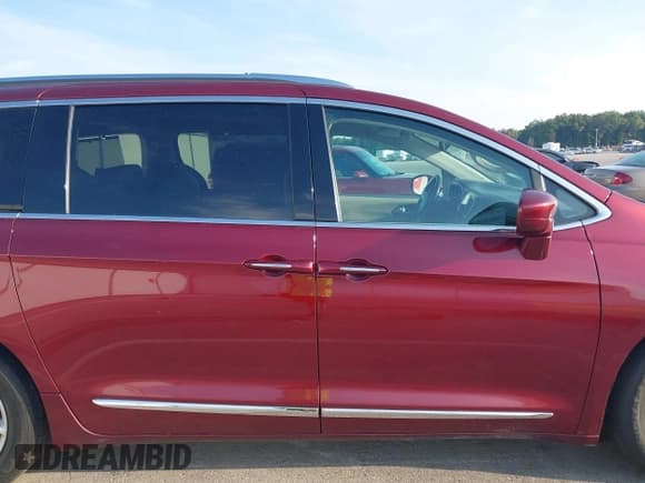 ✅ 2019 Chrysler Pacifica Touring L Plus • VIN: 2C4RC1EG8KR506825 • Лот: 43205094. Опубликован ранее на IAAI с пробегом 144 974 миль. Бесплатный доступ к архиву аукционных продаж из США и подробный отчёт об истории автомобиля на DreamBid. Изображение 13.