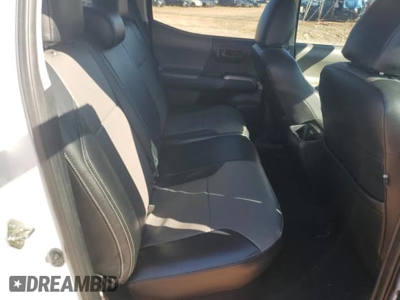 ✅ 2017 Toyota Tacoma SR5 • VIN: 5TFBZ5DN9HX001927 • Lot: 82623785. Listed on Copart with 130,642 mi. Free auction sales archive from the USA and detailed vehicle history report at DreamBid. Image 10.