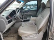 ✅ 2007 Chevrolet Suburban LT • VIN: 1GNFC16037J232196 • Lot: 72887074. Wystawiony na Copart z przebiegiem 262 163 mil. Bezpłatny archiwum sprzedaży aukcyjnych z USA i szczegółowy raport historii pojazdu na DreamBid. Zdjęcie 7.