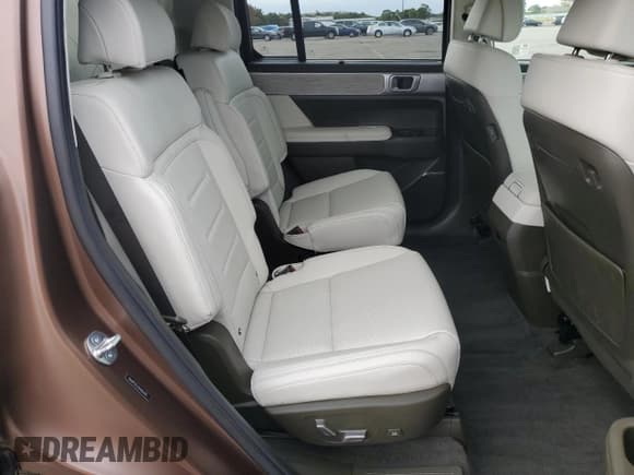 ✅ 2024 Hyundai Santa Fe Calligraphy • VIN: 5NMP5DGL1RH054489 • Lot: 81032475. Listed on Copart with 8,863 mi. Free auction sales archive from the USA and detailed vehicle history report at DreamBid. Image 11.