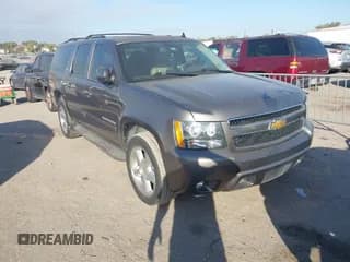 ✅ 2014 Chevrolet Suburban LT • VIN: 1GNSCJE07ER153791 • Lot: 43689033. Wystawiony na IAAI z przebiegiem 209 885 mil. Bezpłatny archiwum sprzedaży aukcyjnych z USA i szczegółowy raport historii pojazdu na DreamBid. Zdjęcie 1.