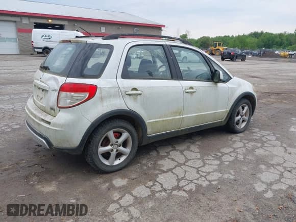 ✅ 2007 Suzuki SX4 • VIN: JS2YB413975108407 • Lot: 42422076. Wystawiony na IAAI z przebiegiem 160 697 mil. Bezpłatny archiwum sprzedaży aukcyjnych z USA i szczegółowy raport historii pojazdu na DreamBid. Zdjęcie 4.