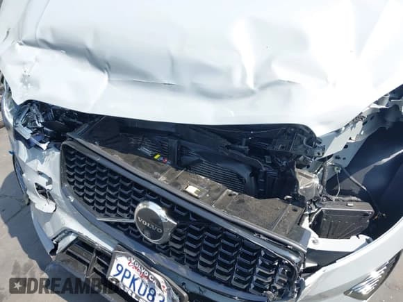 ✅ 2025 Volvo XC60 Plus • VIN: YV4H60RC4S1000561 • Lot: 42644166. Listed on IAAI with 9,457 mi. Free auction sales archive from the USA and detailed vehicle history report at DreamBid. Image 6.