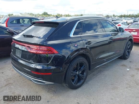 ✅ 2019 Audi Q8 Premium • VIN: WA1AVAF17KD010879 • Lot: 43273691. Wystawiony na IAAI z przebiegiem 53 279 mil. Bezpłatny archiwum sprzedaży aukcyjnych z USA i szczegółowy raport historii pojazdu na DreamBid. Zdjęcie 4.