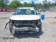 ✅ 2018 Ford Explorer Platinum • VIN: 1FM5K8HT4JGA50661 • Lot: 42184168. Wystawiony na IAAI z przebiegiem 126 407 mil. Bezpłatny archiwum sprzedaży aukcyjnych z USA i szczegółowy raport historii pojazdu na DreamBid. Zdjęcie 12.