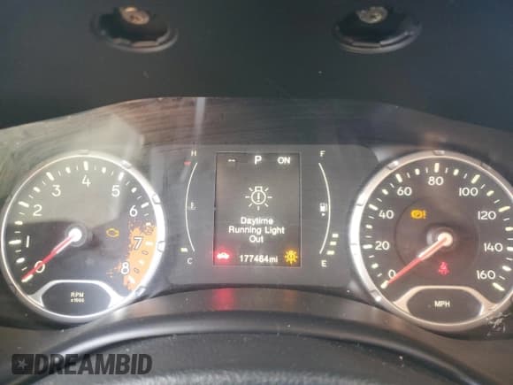 ✅ 2016 Jeep Renegade Latitude • VIN: ZACCJABT5GPD04887 • Lot: 92208865. Wystawiony na Copart z przebiegiem 177 464 mil. Bezpłatny archiwum sprzedaży aukcyjnych z USA i szczegółowy raport historii pojazdu na DreamBid. Zdjęcie 9.