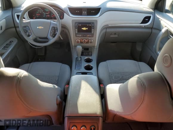 ✅ 2017 Chevrolet Traverse LS • VIN: 1GNKRFED2HJ342205 • Lot: 92456145. Wystawiony na Copart z przebiegiem 96 039 mil. Bezpłatny archiwum sprzedaży aukcyjnych z USA i szczegółowy raport historii pojazdu na DreamBid. Zdjęcie 8.