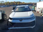 ✅ 2025 Volkswagen Tiguan SEL R-Line • VIN: 3VVLR7RM0SM033339 • Лот: 43539565. Опубликован ранее на IAAI с пробегом 1 001 миль. Бесплатный доступ к архиву аукционных продаж из США и подробный отчёт об истории автомобиля на DreamBid. Изображение 12.