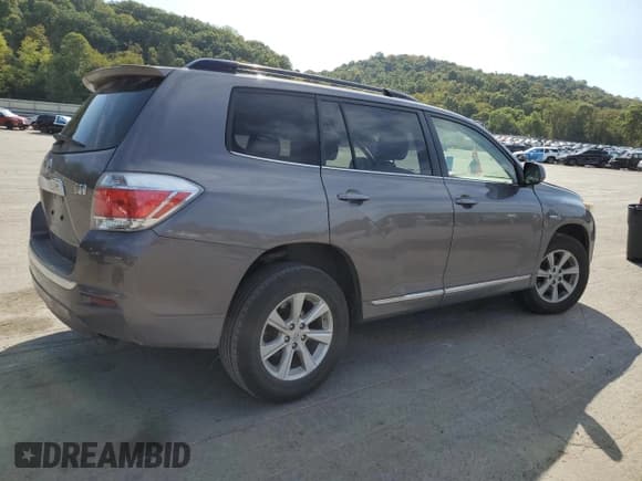 ✅ 2013 Toyota Highlander • VIN: JTEBC3EH7D2013821 • Lot: 81597595. Listed on Copart with 158,203 mi. Free auction sales archive from the USA and detailed vehicle history report at DreamBid. Image 3.