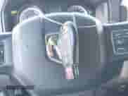 2017 Ram 1500 SLT z VIN 1C6RR6GG4HS676025, wystawiony jako IAAI lot #43585212 z przebiegiem 95 645 mil mil oraz . Historia ofert i sprzedaży dostępna na DreamBid. Obrazek 11.