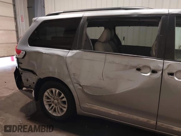 ✅ 2011 Toyota Sienna XLE • VIN: 5TDYK3DC4BS051424 • Lot: 43209542. Listed on IAAI with 188,831 mi. Free auction sales archive from the USA and detailed vehicle history report at DreamBid. Image 6.