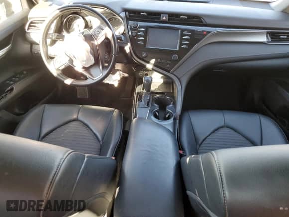 2019 Toyota Camry LE z VIN 4T1B11HK3KU270364, wystawiony jako Copart lot #79498474 z przebiegiem Nie podano mil oraz Szkoda całkowita • Salvage title. Historia ofert i sprzedaży dostępna na DreamBid. Obrazek 8.