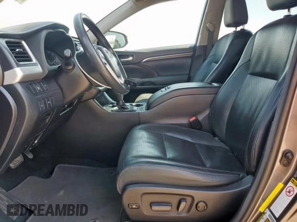 ✅ 2015 Toyota Highlander Limited • VIN: 5TDYKRFH0FS055438 • Lot: 71420045. Wystawiony na Copart z przebiegiem 125 830 mil. Bezpłatny archiwum sprzedaży aukcyjnych z USA i szczegółowy raport historii pojazdu na DreamBid. Zdjęcie 7.