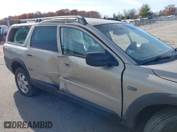 ✅ 2004 Volvo V70 XC Cross Country • VIN: YV1SZ59H241140095 • Lot: 43687381. Listed on IAAI with 182,258 mi. Free auction sales archive from the USA and detailed vehicle history report at DreamBid. Image 6.
