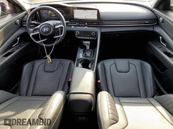 2025 Hyundai Elantra Preferred z VIN KMHLN4DG3SU918233, wystawiony jako Copart lot #65568465 z przebiegiem 8 016 mil mil oraz Czysty tytuł • Clean title. Historia ofert i sprzedaży dostępna na DreamBid. Obrazek 8.