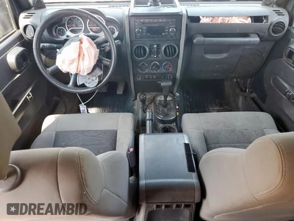 ✅ 2008 Jeep Wrangler Unlimited Rubicon • VIN: 1J4GA69158L627016 • Lot: 68046535. Listed on Copart with 174,878 mi. Free auction sales archive from the USA and detailed vehicle history report at DreamBid. Image 8.