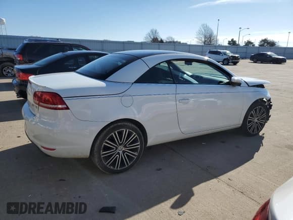 ✅ 2015 Volkswagen Eos Final Edition • VIN: WVWFW8AH8FV005258 • Lot: 42129254. Wystawiony na Copart z przebiegiem 23 794 mil. Bezpłatny archiwum sprzedaży aukcyjnych z USA i szczegółowy raport historii pojazdu na DreamBid. Zdjęcie 3.