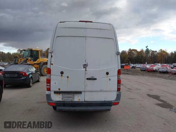 ✅ 2010 Freightliner Sprinter • VIN: WDYPF1CC1A5485346 • Lot: 43559028. Wystawiony na IAAI z przebiegiem 200 650 mil. Bezpłatny archiwum sprzedaży aukcyjnych z USA i szczegółowy raport historii pojazdu na DreamBid. Zdjęcie 16.