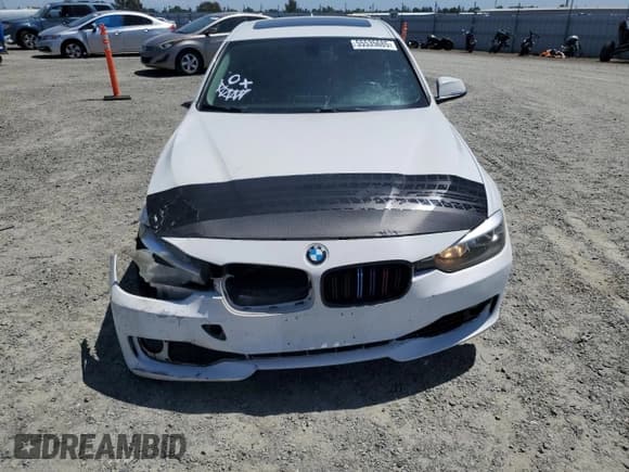 ✅ 2015 BMW 3 Series 328i • VIN: WBA3A5G53FNS91109 • Lot: 55535685. Wystawiony na Copart z przebiegiem 149 957 mil. Bezpłatny archiwum sprzedaży aukcyjnych z USA i szczegółowy raport historii pojazdu na DreamBid. Zdjęcie 5.