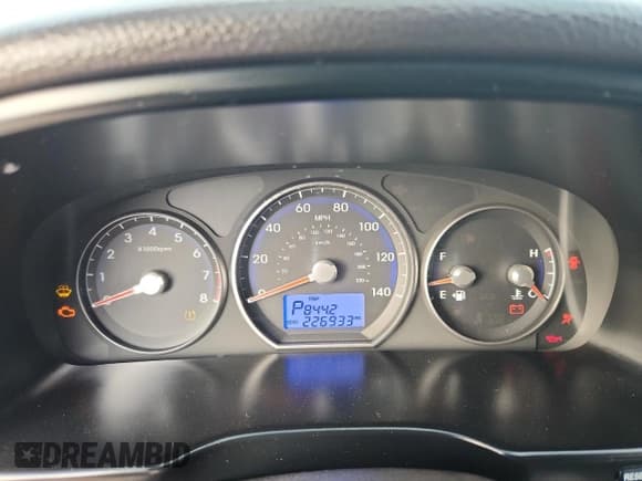 ✅ 2011 Hyundai Santa Fe GLS • VIN: 5XYZG4AG5BG063260 • Lot: 86258005. Listed on Copart with 226,933 mi. Free auction sales archive from the USA and detailed vehicle history report at DreamBid. Image 9.