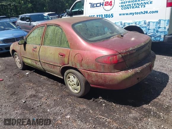 ✅ 1999 Ford Escort SE • VIN: 1FAFP13P8XW124454 • Lot: 42939686. Listed on IAAI with 236,789 mi. Free auction sales archive from the USA and detailed vehicle history report at DreamBid. Image 3.