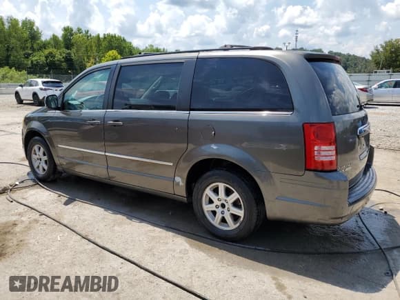 ✅ 2010 Chrysler Town & Country Touring Plus • VIN: 2A4RR8DX9AR368326 • Lot: 68322115. Wystawiony na Copart z przebiegiem 309 474 mil. Bezpłatny archiwum sprzedaży aukcyjnych z USA i szczegółowy raport historii pojazdu na DreamBid. Zdjęcie 2.