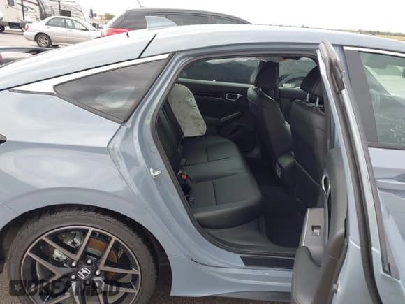 ✅ 2024 Honda Civic Sport Touring • VIN: 19XFL1G88RE011755 • Lot: 43459157. Listed on IAAI with 5,597 mi. Free auction sales archive from the USA and detailed vehicle history report at DreamBid. Image 8.
