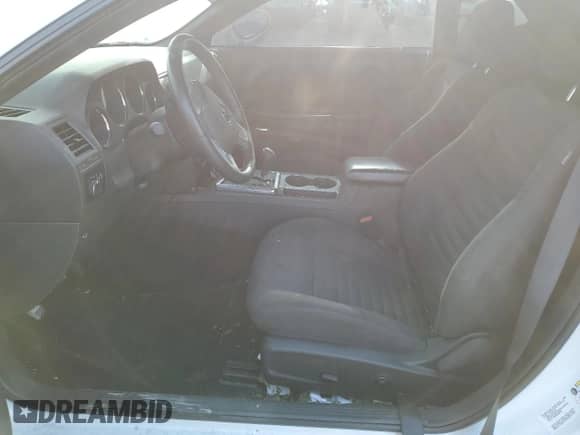 2013 Dodge Challenger SXT z VIN 2C3CDYAG8DH627871, wystawiony jako Copart lot #68657084 z przebiegiem Nie podano mil oraz Szkoda całkowita • Salvage title. Historia ofert i sprzedaży dostępna na DreamBid. Obrazek 7.