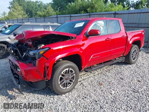 ✅ 2025 Toyota Tacoma SR • VIN: 3TYLB5JN5ST079006 • Лот: 42586963. Опубликован ранее на IAAI с пробегом 1 824 миль. Бесплатный доступ к архиву аукционных продаж из США и подробный отчёт об истории автомобиля на DreamBid. Изображение 2.