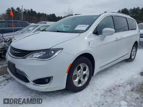 ✅ 2018 Chrysler Pacifica Hybrid Touring L • VIN: 2C4RC1L72JR258329 • Lot: 41531822. Listed on IAAI with 55,210 mi. Free auction sales archive from the USA and detailed vehicle history report at DreamBid. Image 17.