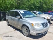 ✅ 2010 Chrysler Town & Country Limited • VIN: 2A4RR7DX3AR381289 • Lot: 42649099. Wystawiony na IAAI z przebiegiem 248 071 mil. Bezpłatny archiwum sprzedaży aukcyjnych z USA i szczegółowy raport historii pojazdu na DreamBid. Zdjęcie 1.