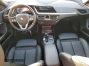 ✅ 2024 BMW 2 Series 228i • VIN: WBA53AK06R7R52812 • Lot: 64577215. Wystawiony na Copart z przebiegiem 21 157 mil. Bezpłatny archiwum sprzedaży aukcyjnych z USA i szczegółowy raport historii pojazdu na DreamBid. Zdjęcie 8.