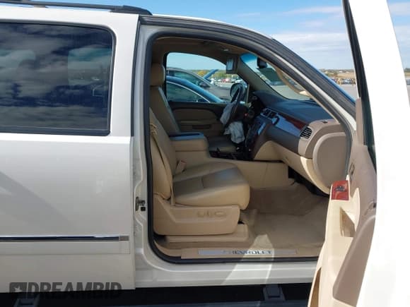 ✅ 2013 Chevrolet Suburban LTZ • VIN: 1GNSKKE74DR184775 • Лот: 43550127. Опубликован ранее на IAAI с пробегом 222 593 миль. Бесплатный доступ к архиву аукционных продаж из США и подробный отчёт об истории автомобиля на DreamBid. Изображение 5.