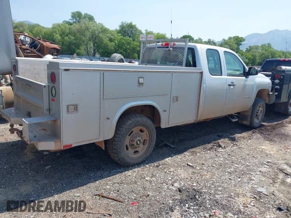 ✅ 2011 Chevrolet Silverado 2500HD • VIN: 1GB2KVCG0BZ409840 • Lot: 42557164. Wystawiony na IAAI z przebiegiem Nie podano. Bezpłatny archiwum sprzedaży aukcyjnych z USA i szczegółowy raport historii pojazdu na DreamBid. Zdjęcie 4.