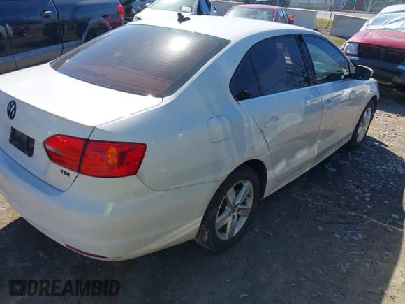 ✅ 2011 Volkswagen Jetta TDI • VIN: 3VW3L7AJ8BM123319 • Лот: 41709799. Опубликован ранее на IAAI с пробегом 196 152 миль. Бесплатный доступ к архиву аукционных продаж из США и подробный отчёт об истории автомобиля на DreamBid. Изображение 4.