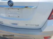 ✅ 2015 Buick Encore Leather • VIN: KL4CJGSB6FB034906 • Lot: 42934435. Wystawiony na IAAI z przebiegiem 139 163 mil. Bezpłatny archiwum sprzedaży aukcyjnych z USA i szczegółowy raport historii pojazdu na DreamBid. Zdjęcie 6.