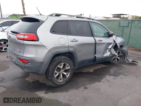✅ 2014 Jeep Cherokee Trailhawk • VIN: 1C4PJMBS3EW256042 • Lot: 41806927. Wystawiony na IAAI z przebiegiem 100 840 mil. Bezpłatny archiwum sprzedaży aukcyjnych z USA i szczegółowy raport historii pojazdu na DreamBid. Zdjęcie 4.