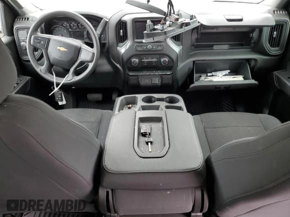 ✅ 2020 Chevrolet Silverado 1500 Custom • VIN: 3GCPWBEF4LG148917 • Lot: 74697514. Wystawiony na Copart z przebiegiem 62 279 mil. Bezpłatny archiwum sprzedaży aukcyjnych z USA i szczegółowy raport historii pojazdu na DreamBid. Zdjęcie 8.