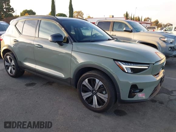 ✅ 2023 Volvo XC40 Plus • VIN: YV4ED3UL9P2108340 • Лот: 43608859. Опубликован ранее на IAAI с пробегом 10 813 миль. Бесплатный доступ к архиву аукционных продаж из США и подробный отчёт об истории автомобиля на DreamBid. Изображение 1.